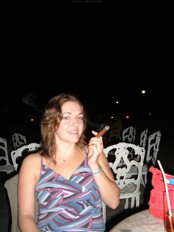 Сочная женщина с натуральной грудью возбуждает мужика прелестями 1 фото Сочная женщина с натуральной грудью возбуждает мужика прелестями 1 фото