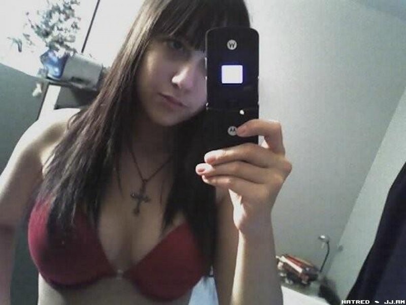 Развратная деваха делает много снимков самой себя 2 фото Развратная деваха делает много снимков самой себя 2 фото