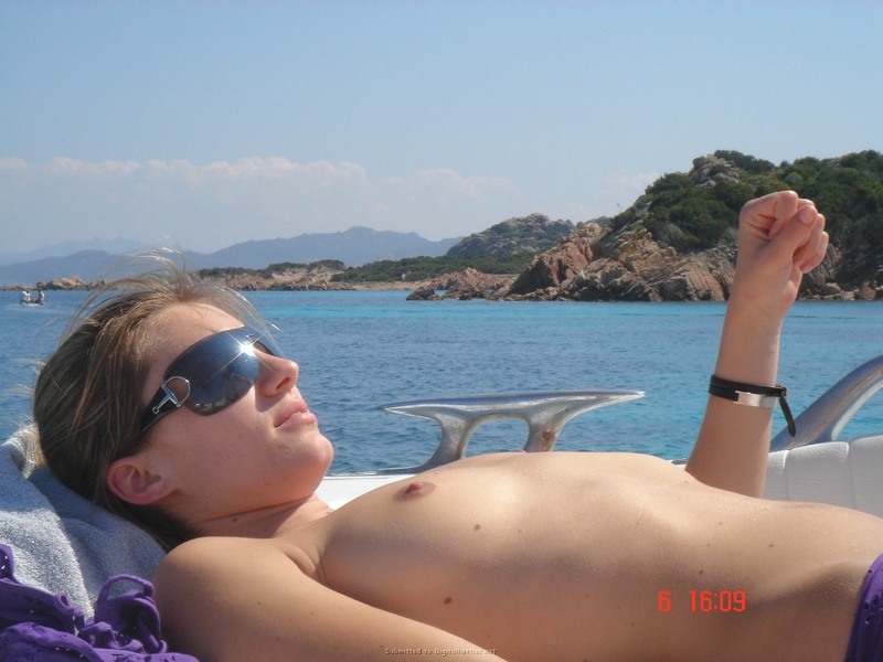 Муж фотографирует жену топлес в свадебном путешествии 19 фото Муж фотографирует жену топлес в свадебном путешествии 19 фото