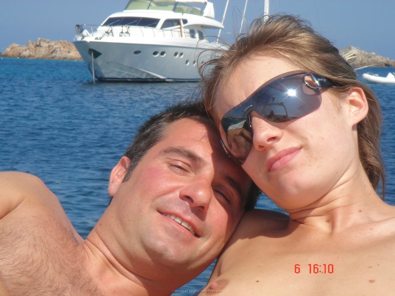 Муж фотографирует жену топлес в свадебном путешествии 21 фото Муж фотографирует жену топлес в свадебном путешествии 21 фото