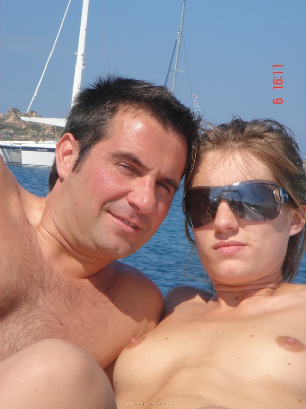 Муж фотографирует жену топлес в свадебном путешествии 22 фото Муж фотографирует жену топлес в свадебном путешествии 22 фото