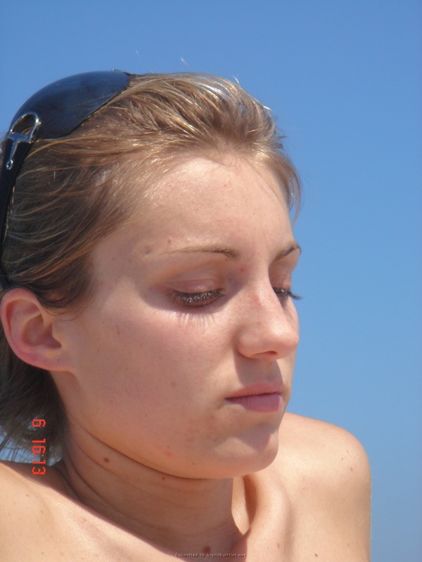 Муж фотографирует жену топлес в свадебном путешествии 23 фото Муж фотографирует жену топлес в свадебном путешествии 23 фото