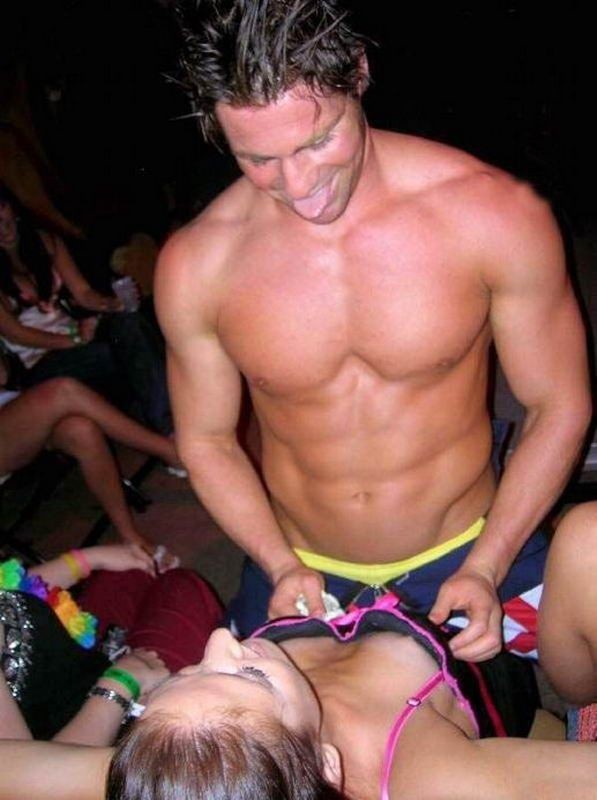 Влюбленные парочки трахнулись в людных местах 6 фото Влюбленные парочки трахнулись в людных местах 6 фото