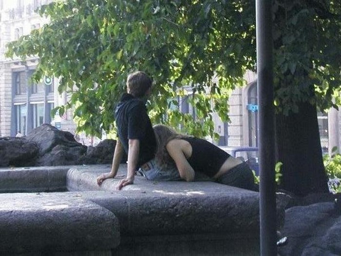 Влюбленные парочки трахнулись в людных местах 16 фото Влюбленные парочки трахнулись в людных местах 16 фото