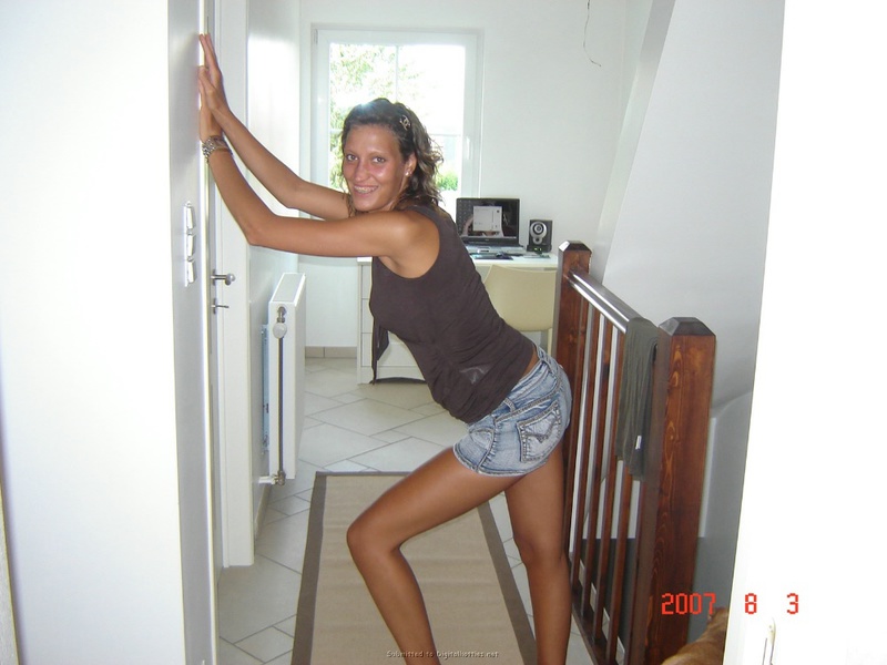 Сисятая разведенка позирует на камеру в ванной и на отдыхе 4 фото Сисятая разведенка позирует на камеру в ванной и на отдыхе 4 фото