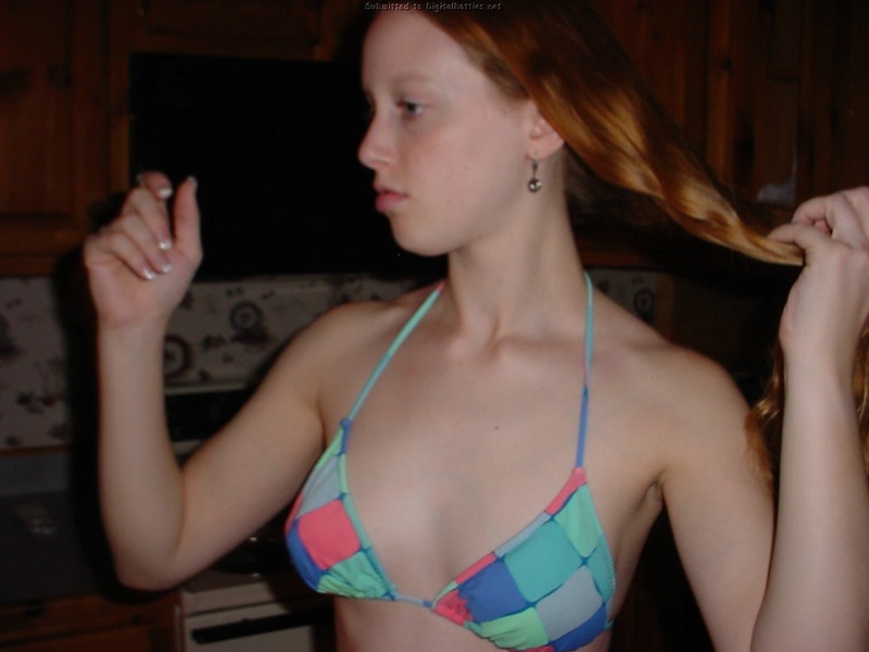 Рыжая девушка из деревни снимает халат и трахается с парнем 5 фото Рыжая девушка из деревни снимает халат и трахается с парнем 5 фото