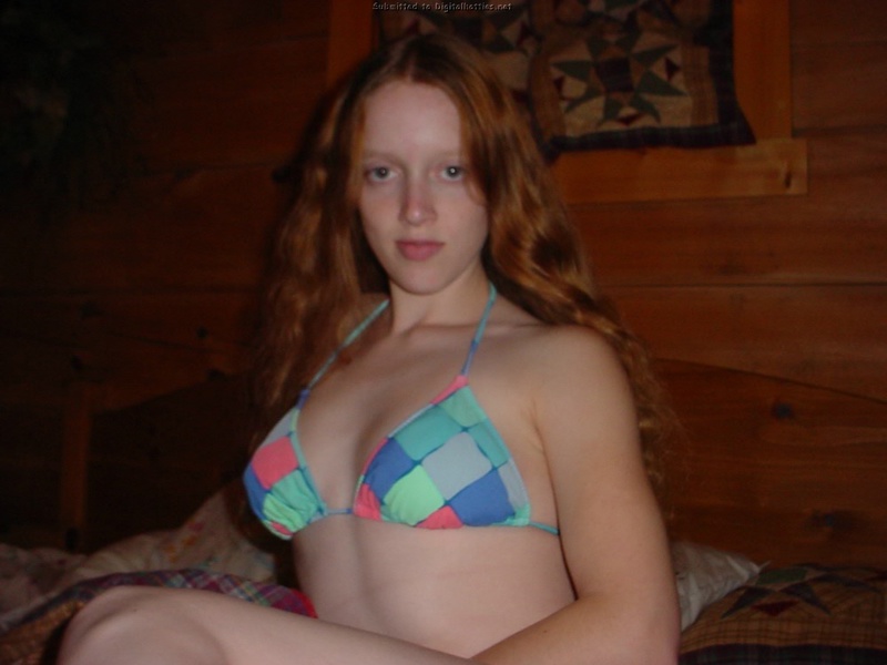 Рыжая девушка из деревни снимает халат и трахается с парнем 2 фото Рыжая девушка из деревни снимает халат и трахается с парнем 2 фото