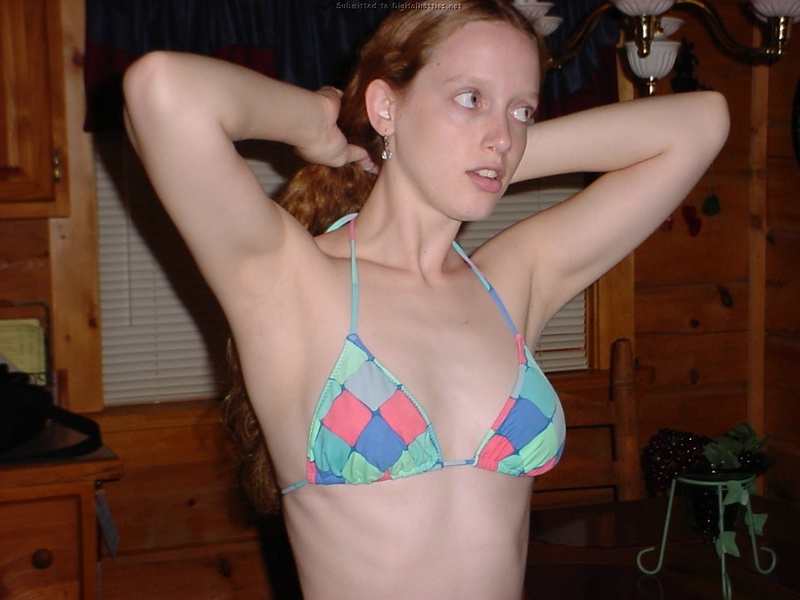 Рыжая девушка из деревни снимает халат и трахается с парнем 3 фото Рыжая девушка из деревни снимает халат и трахается с парнем 3 фото