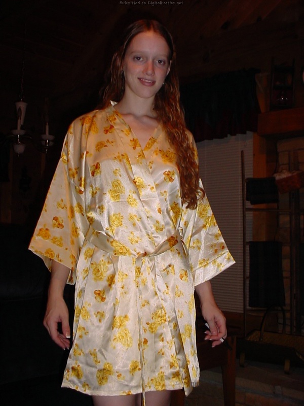 Рыжая девушка из деревни снимает халат и трахается с парнем 6 фото Рыжая девушка из деревни снимает халат и трахается с парнем 6 фото