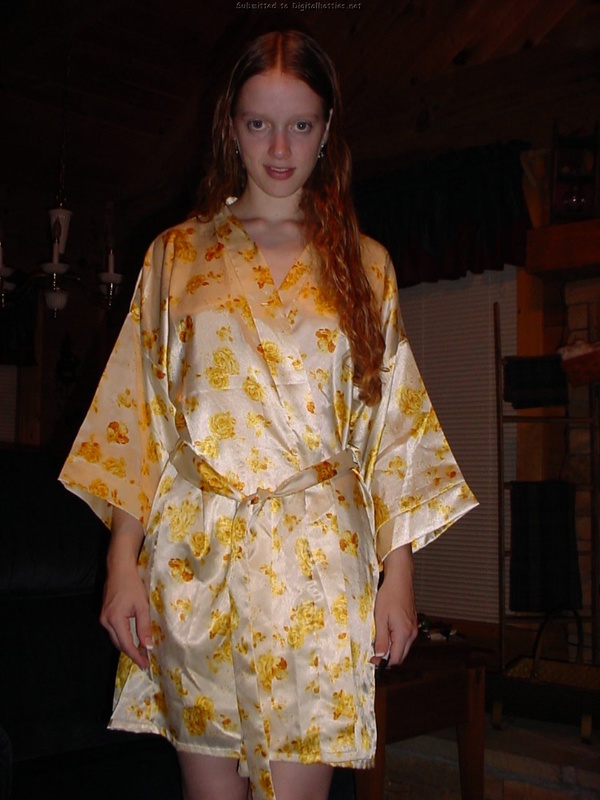 Рыжая девушка из деревни снимает халат и трахается с парнем 7 фото Рыжая девушка из деревни снимает халат и трахается с парнем 7 фото