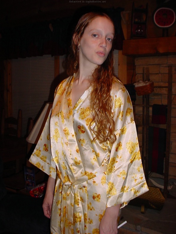 Рыжая девушка из деревни снимает халат и трахается с парнем 10 фото Рыжая девушка из деревни снимает халат и трахается с парнем 10 фото