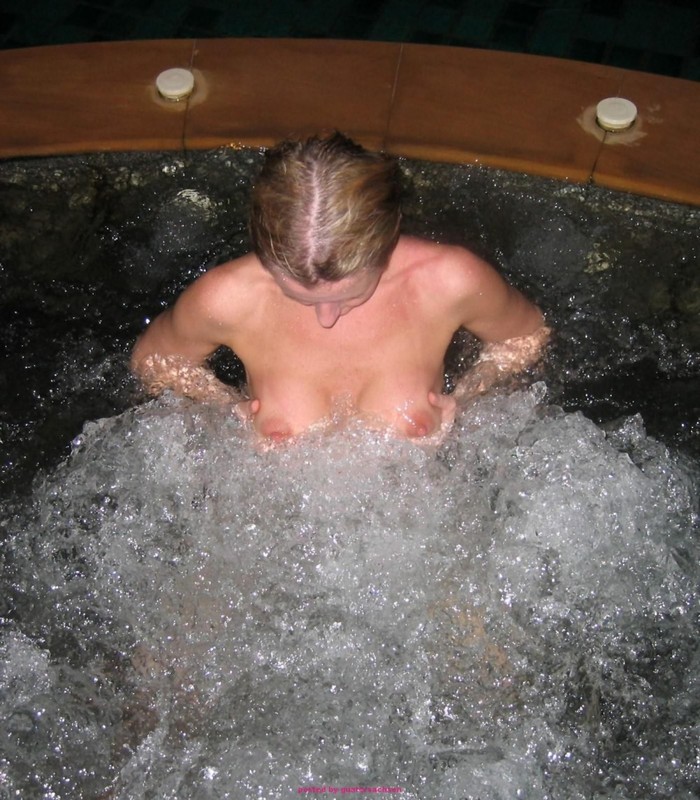 Муж снимал на камеру пошлое поведение жены в отеле и на пляже 15 фото Муж снимал на камеру пошлое поведение жены в отеле и на пляже 15 фото