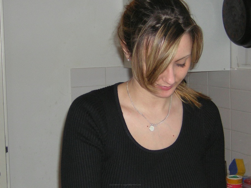 Сексуальная жена фотографируется голой для мужа 7 фото Сексуальная жена фотографируется голой для мужа 7 фото