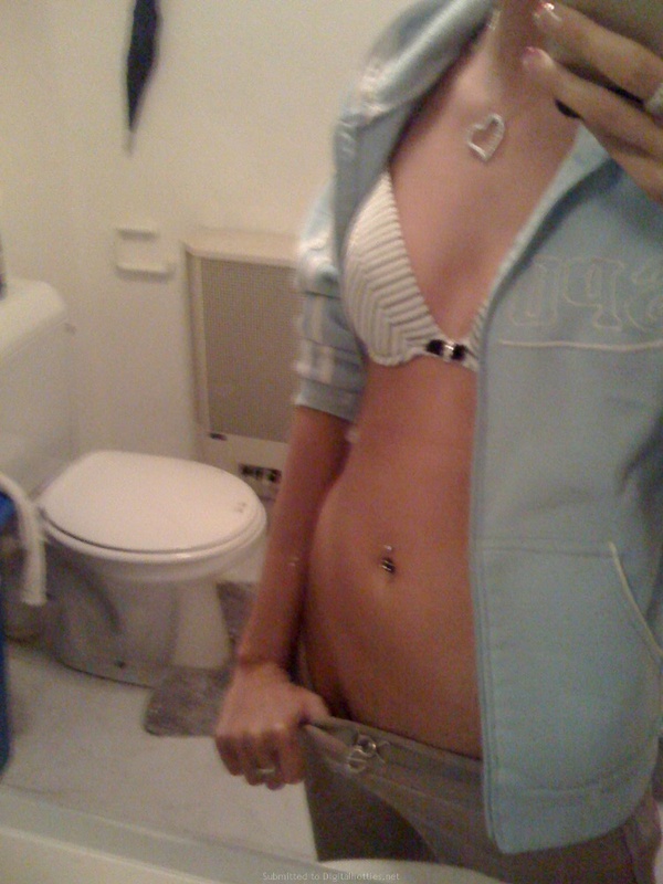 Незамужняя Марина позирует себе на уме 6 фото Незамужняя Марина позирует себе на уме 6 фото