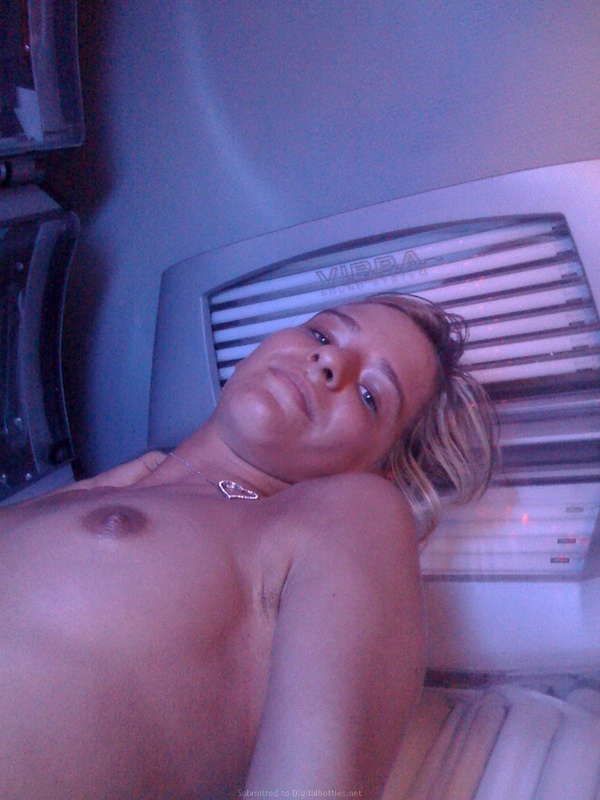 Незамужняя Марина позирует себе на уме 3 фото Незамужняя Марина позирует себе на уме 3 фото