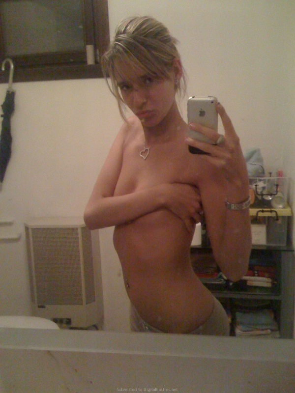 Незамужняя Марина позирует себе на уме 5 фото Незамужняя Марина позирует себе на уме 5 фото