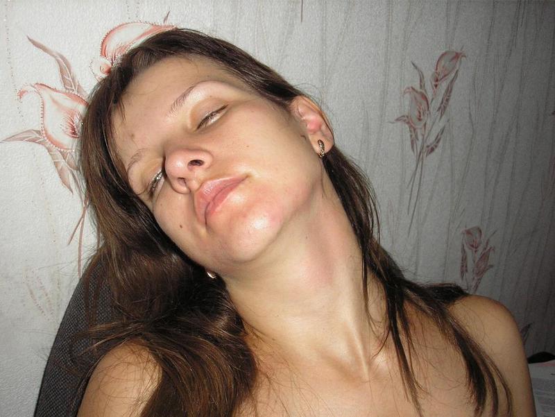 Девушка одиноко мастурбирует киску перед компьютером 16 фото Девушка одиноко мастурбирует киску перед компьютером 16 фото