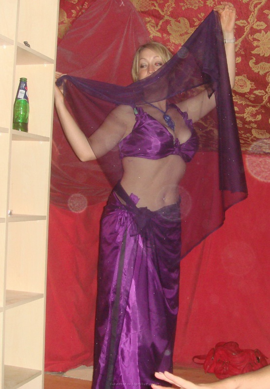 Пухлая мамка раздевается и дрочит бритую писю 1 фото Пухлая мамка раздевается и дрочит бритую писю 1 фото