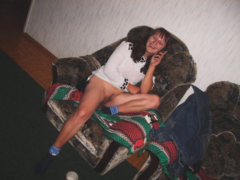 Домашние снимки одной замкнутой в себе девушки 2 фото Домашние снимки одной замкнутой в себе девушки 2 фото