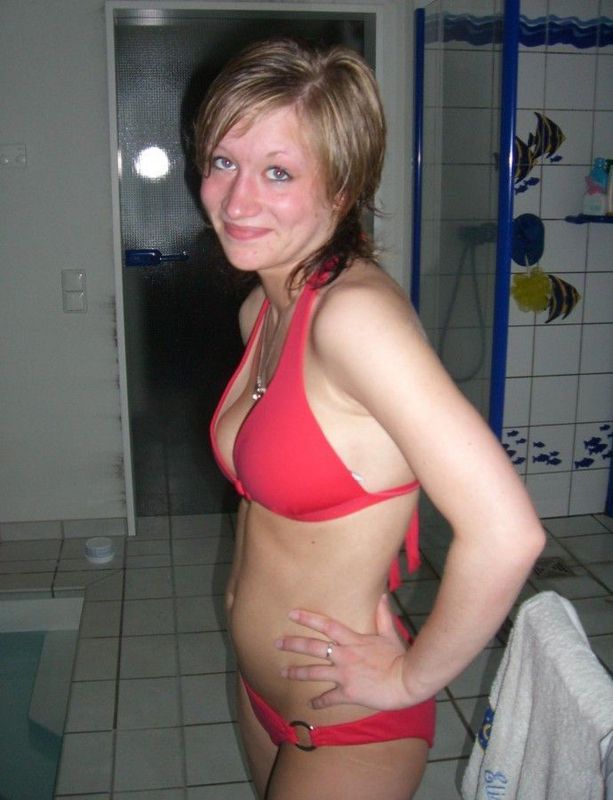 Домашние снимки сероглазой блондинки с широкими бедрами 1 фото Домашние снимки сероглазой блондинки с широкими бедрами 1 фото