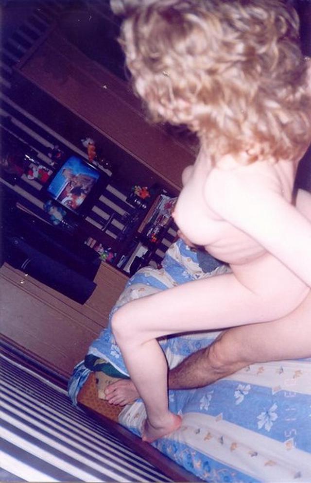 Брошенные жены трахаются в домашней групповухе с любовниками 13 фото Брошенные жены трахаются в домашней групповухе с любовниками 13 фото