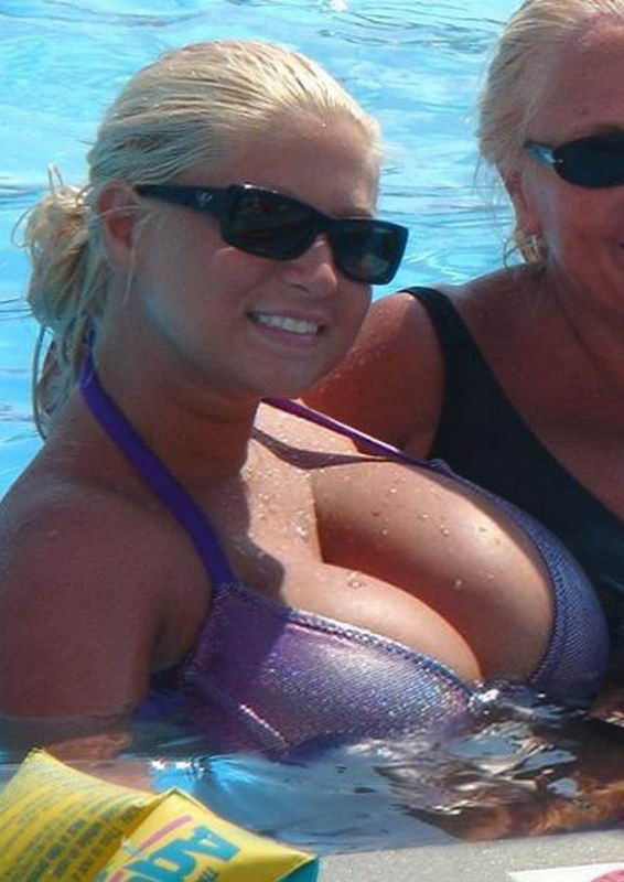 Девушки и женщины показывают свои большие сиськи 12 фото Девушки и женщины показывают свои большие сиськи 12 фото