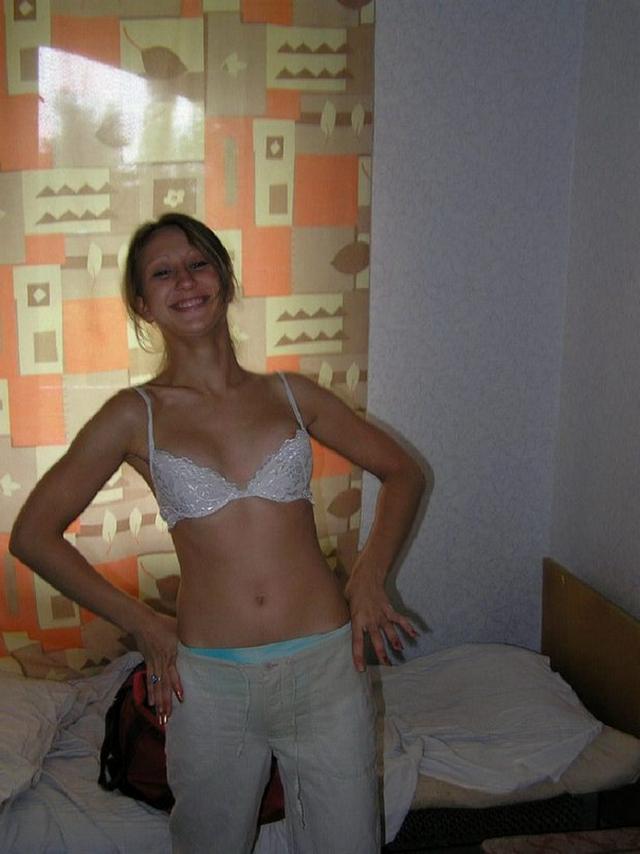 18-летняя девушка показала свои сиськи 18 фото 18-летняя девушка показала свои сиськи 18 фото