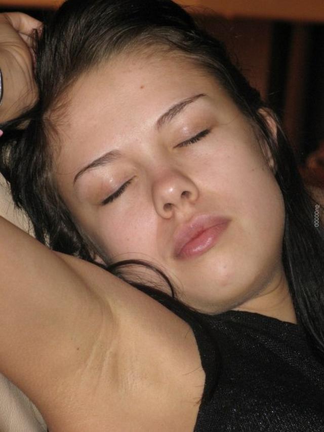 Бойфренды фотографируют подружек отдыхая у моря 5 фото Бойфренды фотографируют подружек отдыхая у моря 5 фото