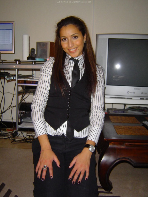 Сладкая мулатка готова раздеться где угодно 18 фото Сладкая мулатка готова раздеться где угодно 18 фото