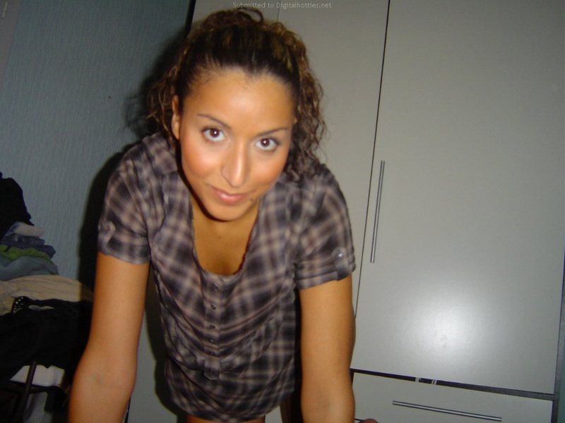 Сладкая мулатка готова раздеться где угодно 9 фото Сладкая мулатка готова раздеться где угодно 9 фото