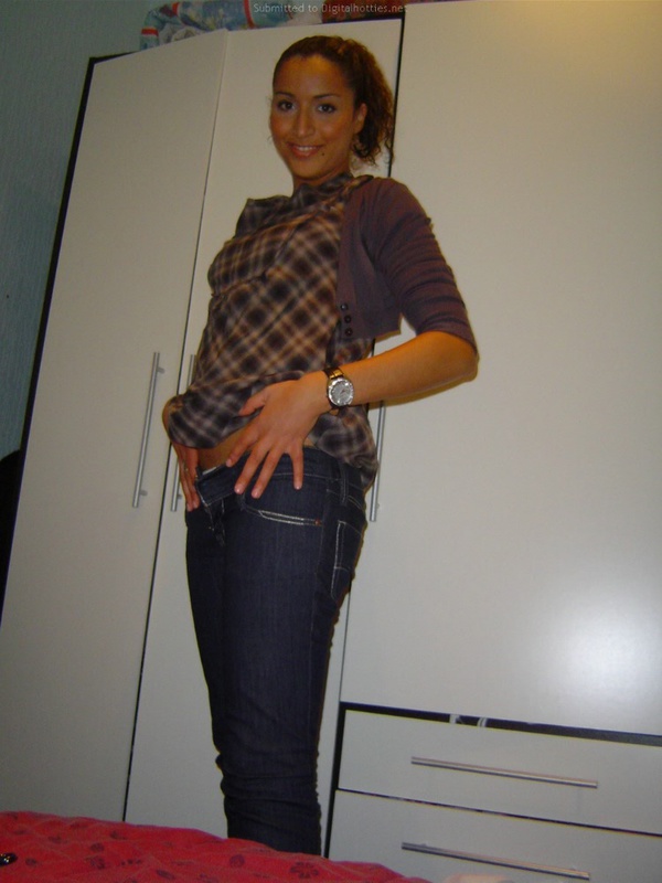 Сладкая мулатка готова раздеться где угодно 5 фото Сладкая мулатка готова раздеться где угодно 5 фото