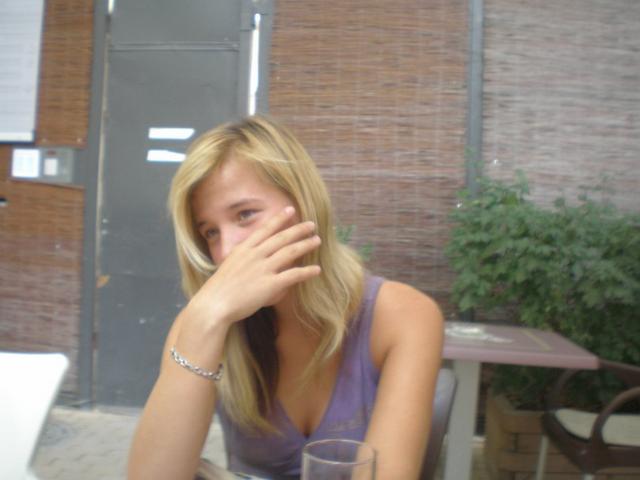 Блондинку фотографируют в разных местах голой 6 фото Блондинку фотографируют в разных местах голой 6 фото