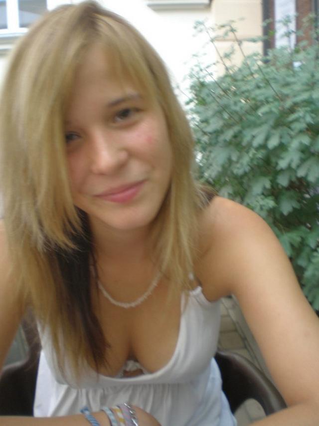 Блондинку фотографируют в разных местах голой 20 фото Блондинку фотографируют в разных местах голой 20 фото