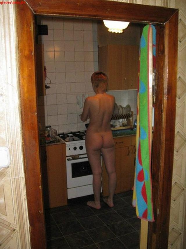 Одна дающая девушка любит позировать на камеру 26 фото Одна дающая девушка любит позировать на камеру 26 фото