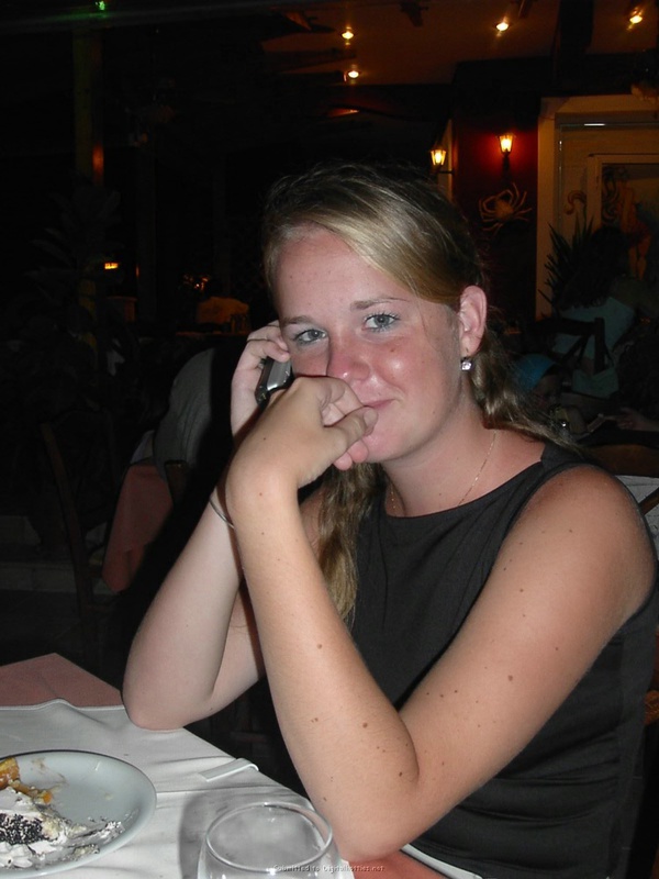 Игривые подруги в публичных местах 1 фото Игривые подруги в публичных местах 1 фото