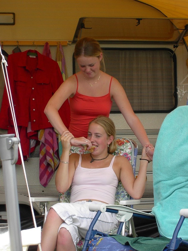 Игривые подруги в публичных местах 29 фото Игривые подруги в публичных местах 29 фото