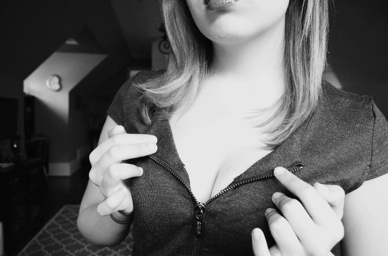 Секси девушка любит выдавать пошлые сюрпризы 14 фото Секси девушка любит выдавать пошлые сюрпризы 14 фото