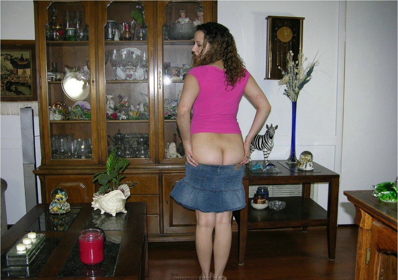 Студентка раздвинула половые губки своей небритой киски 10 фото Студентка раздвинула половые губки своей небритой киски 10 фото