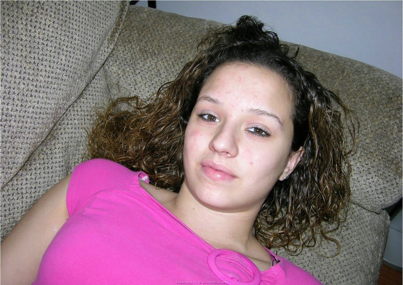 Студентка раздвинула половые губки своей небритой киски 8 фото Студентка раздвинула половые губки своей небритой киски 8 фото