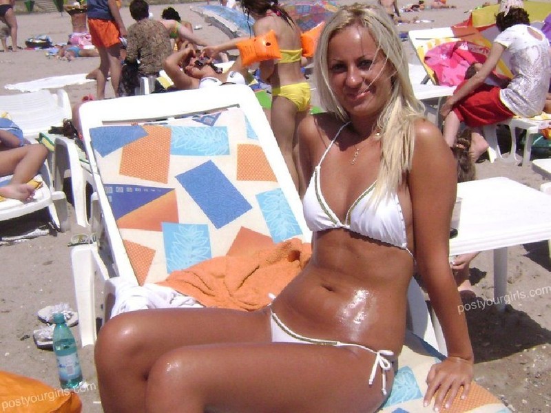 30летняя блондинка оголила загорелые сиськи на шезлонге 4 фото 30летняя блондинка оголила загорелые сиськи на шезлонге 4 фото