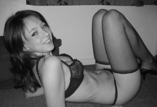 Красотку в сексуальной одежде фотографирует парень в квартире 6 фото Красотку в сексуальной одежде фотографирует парень в квартире 6 фото