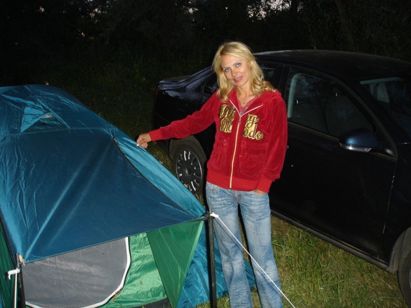 Кокетливая блондинка показывает себя голышом и в одежде 5 фото Кокетливая блондинка показывает себя голышом и в одежде 5 фото