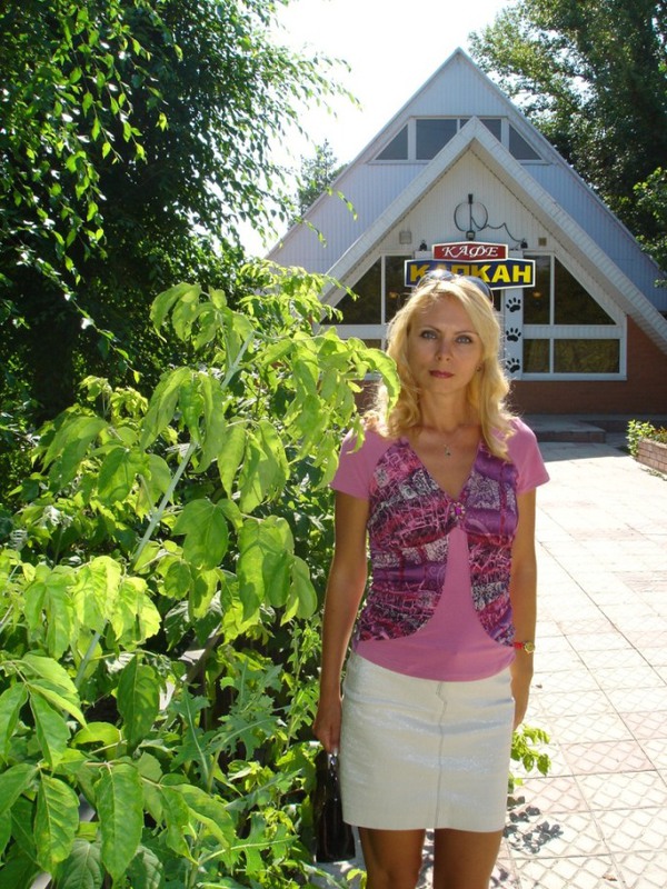 Кокетливая блондинка показывает себя голышом и в одежде 12 фото Кокетливая блондинка показывает себя голышом и в одежде 12 фото