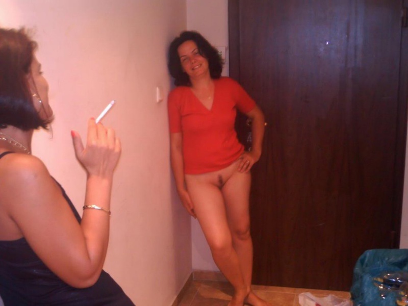 Малярша Аня любит засовывать вибратор в анус и сверкать промежностью 12 фото Малярша Аня любит засовывать вибратор в анус и сверкать промежностью 12 фото