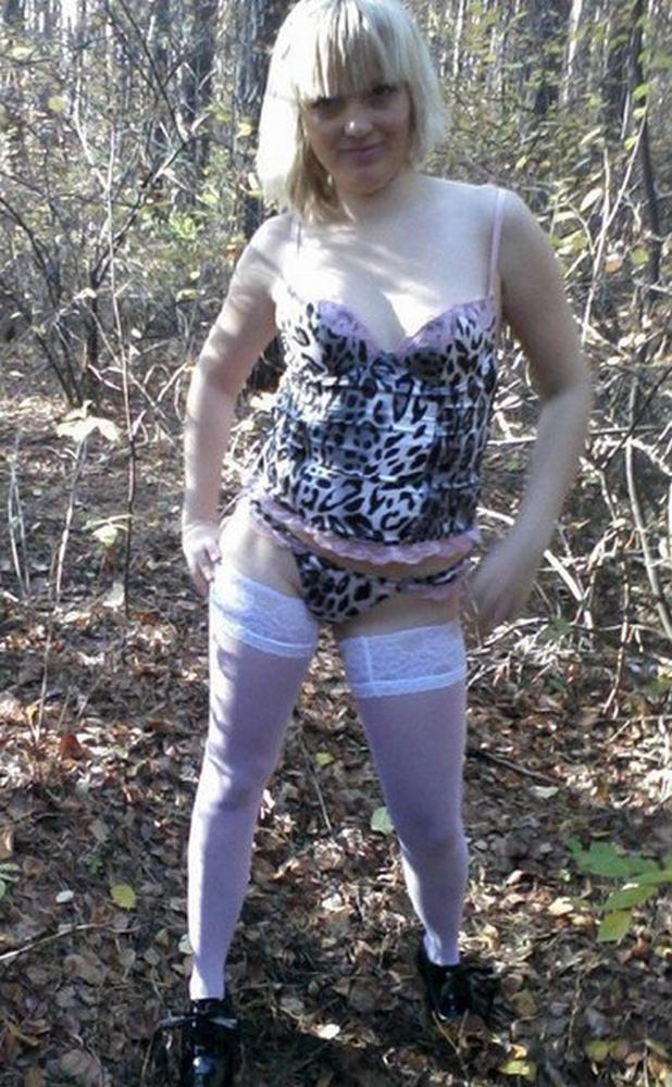 Приключения развратной сучки за городом в голом виде 1 фото Приключения развратной сучки за городом в голом виде 1 фото