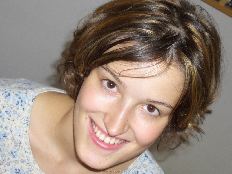 Улыбчивая тупая брюнетка хочет безумия 16 фото Улыбчивая тупая брюнетка хочет безумия 16 фото