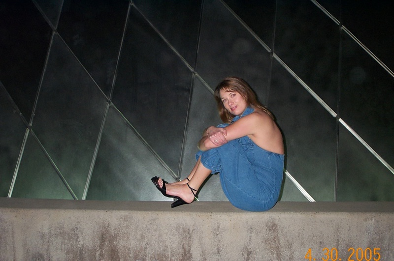 Голая мамка раздвинула ноги, сидя на скамейке 7 фото Голая мамка раздвинула ноги, сидя на скамейке 7 фото