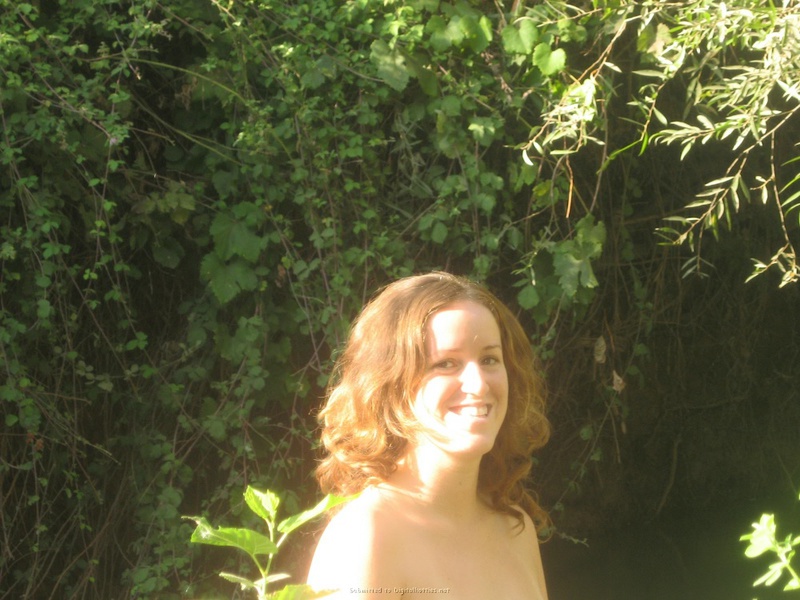 Баба сняла зеленое бельё и помылась в реке голая на глазах парня 2 фото Баба сняла зеленое бельё и помылась в реке голая на глазах парня 2 фото