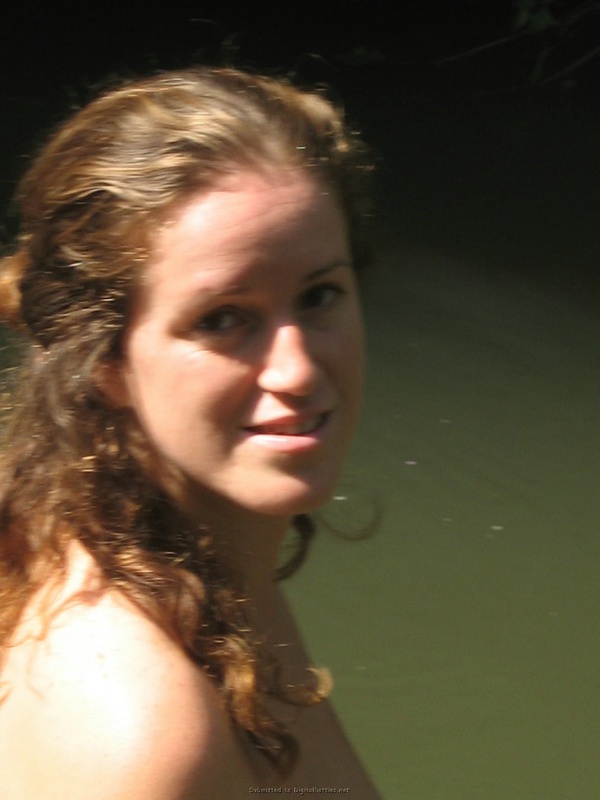 Баба сняла зеленое бельё и помылась в реке голая на глазах парня 12 фото Баба сняла зеленое бельё и помылась в реке голая на глазах парня 12 фото