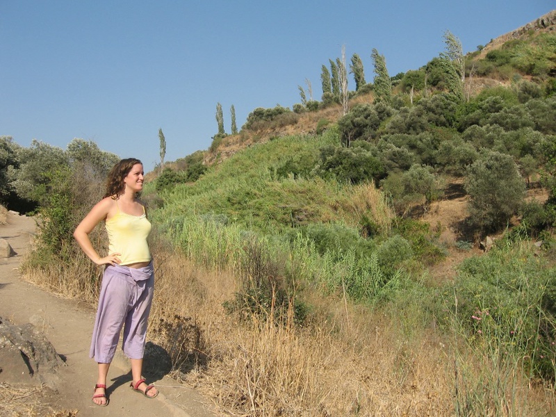 Баба сняла зеленое бельё и помылась в реке голая на глазах парня 9 фото Баба сняла зеленое бельё и помылась в реке голая на глазах парня 9 фото